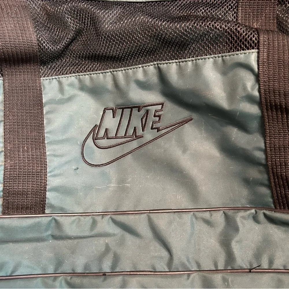 𝅺late 90s Nike Duffle Bag